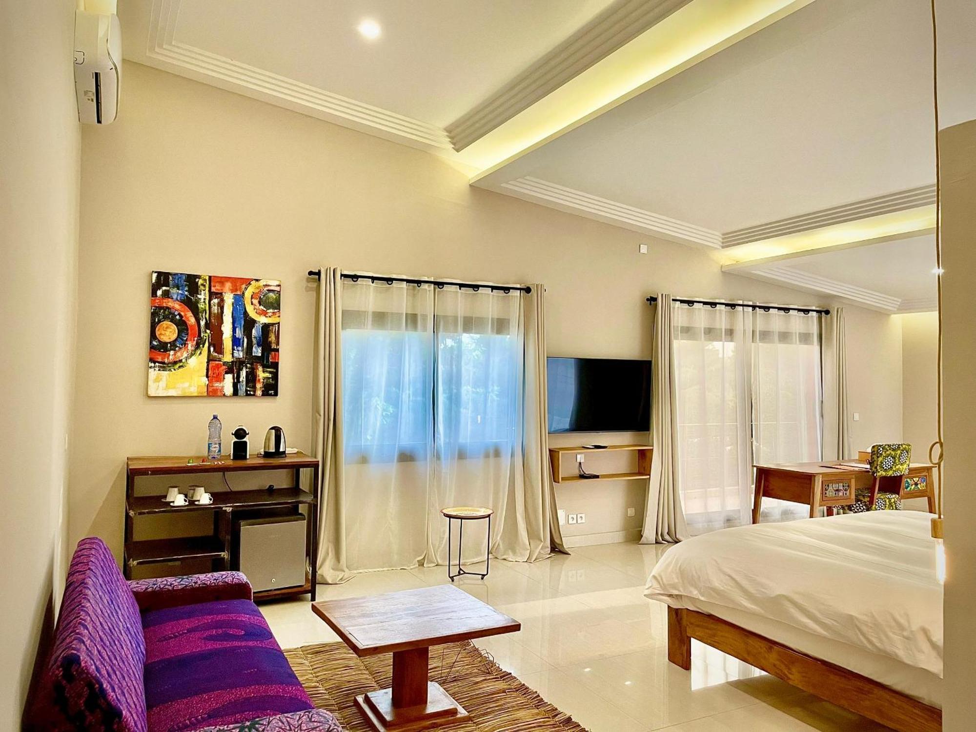 Le Kentia Hotel Lome Exterior photo